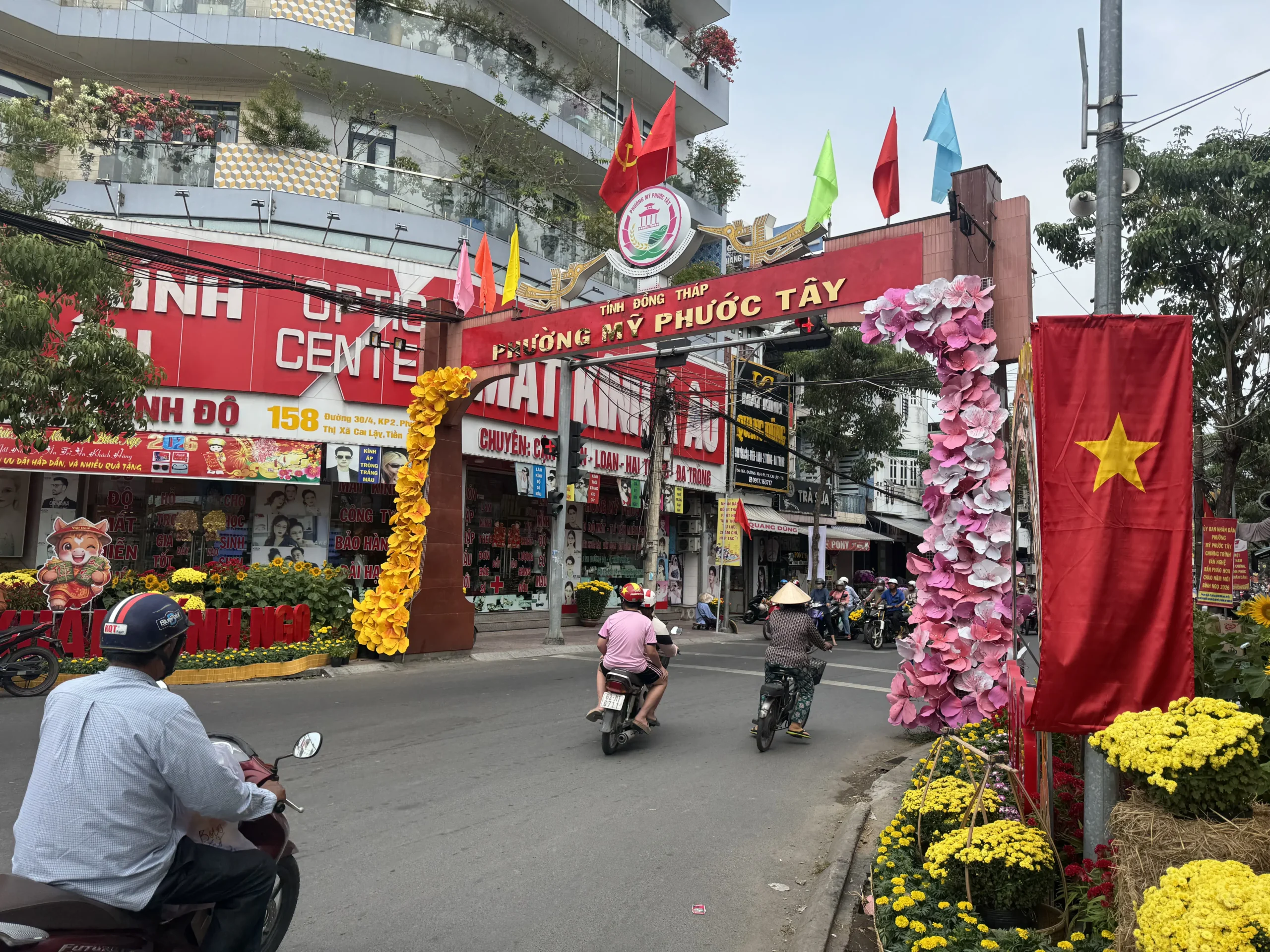 Trang Trí Cổng Chào Phường Mỹ Phước Tây